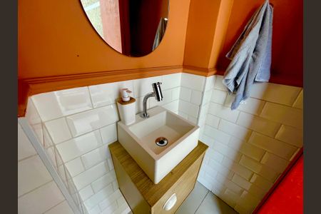 Casa à venda com 319m², 3 quartos e 2 vagasBanheiro 4