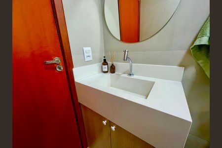 Casa à venda com 319m², 3 quartos e 2 vagasBanheiro 3