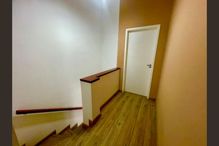 Casa à venda com 319m², 3 quartos e 2 vagasEscada interna