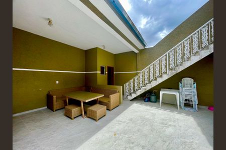 Casa à venda com 319m², 3 quartos e 2 vagasQuintal