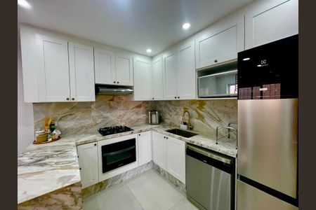 Casa à venda com 319m², 3 quartos e 2 vagasCozinha