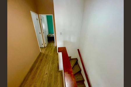 Casa à venda com 319m², 3 quartos e 2 vagasEscada interna