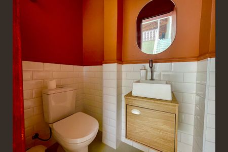 Casa à venda com 319m², 3 quartos e 2 vagasBanheiro 4