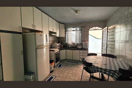 Casa à venda com 210m², 5 quartos e 3 vagas