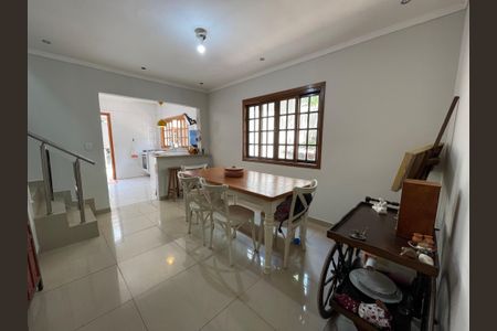 Casa à venda com 200m², 3 quartos e 3 vagas Casa à venda com 200m², 3 quartos e 3 vagasSala de Jantar