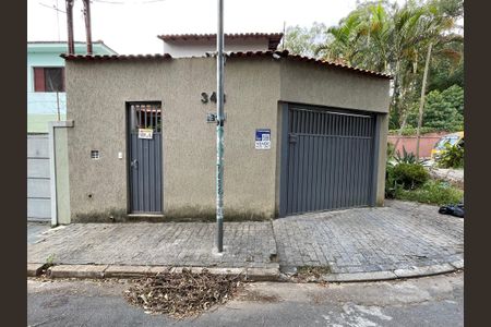 Casa à venda com 200m², 3 quartos e 3 vagas Casa à venda com 200m², 3 quartos e 3 vagasFachada com Placa