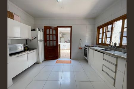 Casa à venda com 200m², 3 quartos e 3 vagas Casa à venda com 200m², 3 quartos e 3 vagasCozinha