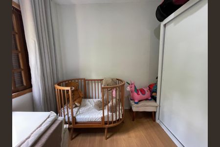 Casa à venda com 200m², 3 quartos e 3 vagas Casa à venda com 200m², 3 quartos e 3 vagasQuarto 2