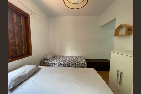 Casa à venda com 200m², 3 quartos e 3 vagas Casa à venda com 200m², 3 quartos e 3 vagasQuarto 3