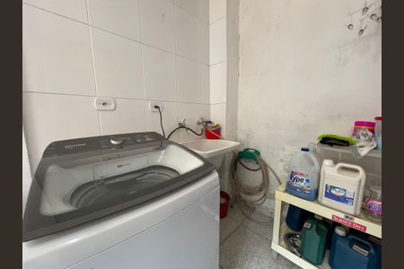 Casa à venda com 200m², 3 quartos e 3 vagas Casa à venda com 200m², 3 quartos e 3 vagasLavanderia