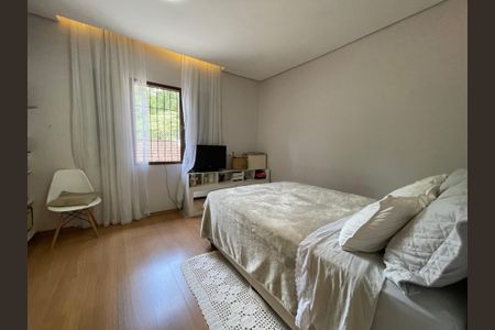 Casa à venda com 200m², 3 quartos e 3 vagas Casa à venda com 200m², 3 quartos e 3 vagasSuíte