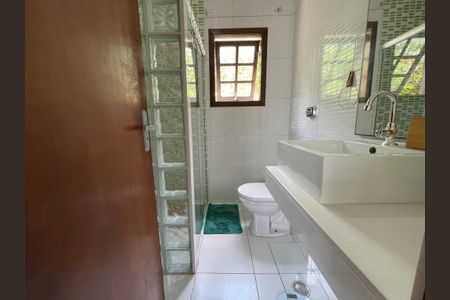 Casa à venda com 200m², 3 quartos e 3 vagas Casa à venda com 200m², 3 quartos e 3 vagasBanheiro Social