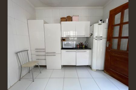 Casa à venda com 200m², 3 quartos e 3 vagas Casa à venda com 200m², 3 quartos e 3 vagasCozinha