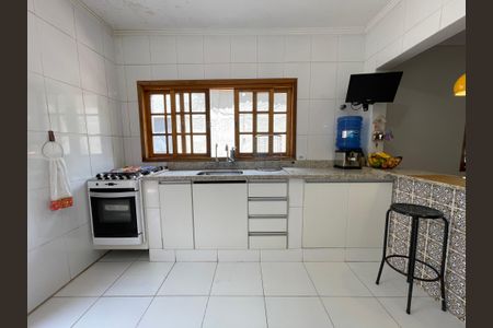 Casa à venda com 200m², 3 quartos e 3 vagas Casa à venda com 200m², 3 quartos e 3 vagasCozinha