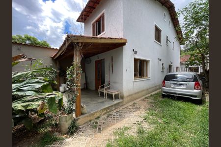 Casa à venda com 200m², 3 quartos e 3 vagas Casa à venda com 200m², 3 quartos e 3 vagasGaragem