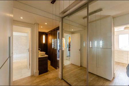 Apartamento à venda com 127m², 2 quartos e 2 vagas Apartamento à venda com 127m², 2 quartos e 2 vagasSuíte 2 - closet