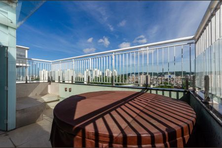 Apartamento à venda com 127m², 2 quartos e 2 vagas Apartamento à venda com 127m², 2 quartos e 2 vagasCobertura