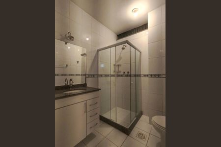 Apartamento à venda com 87m², 2 quartos e sem vaga Apartamento à venda com 87m², 2 quartos e sem vagaBanheiro Corredor