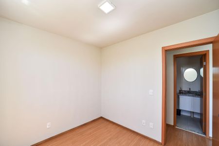Quarto 1 de apartamento à venda com 2 quartos, 45m² em Santa Fe, Porto Alegre