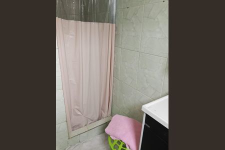 Banheiro de casa de condomínio para alugar com 2 quartos, 65m² em Penha, Rio de Janeiro
