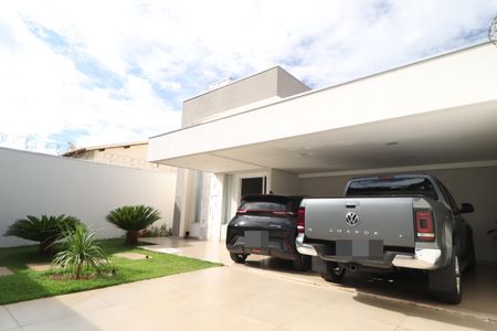 Casa para alugar com 210m², 3 quartos e 4 vagasFachada