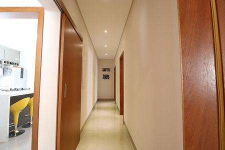 Casa para alugar com 210m², 3 quartos e 4 vagasCorredor