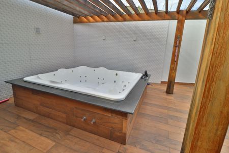 Casa para alugar com 210m², 3 quartos e 4 vagasBanheira