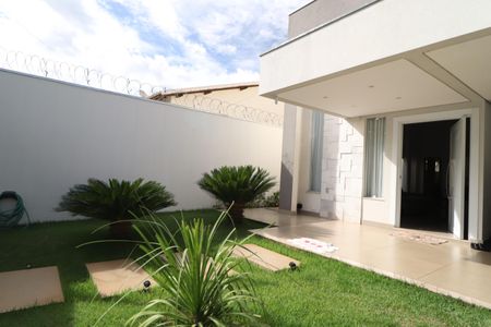 Casa para alugar com 210m², 3 quartos e 4 vagasFachada