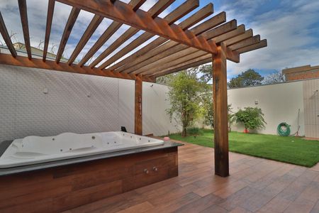 Casa para alugar com 210m², 3 quartos e 4 vagasBanheira