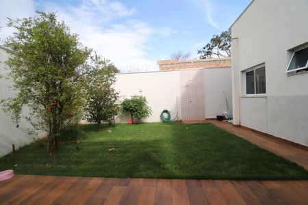 Casa para alugar com 210m², 3 quartos e 4 vagasQuintal