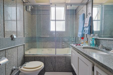 Apartamento à venda com 152m², 4 quartos e 2 vagas Apartamento à venda com 152m², 4 quartos e 2 vagasBanheiro da Suíte