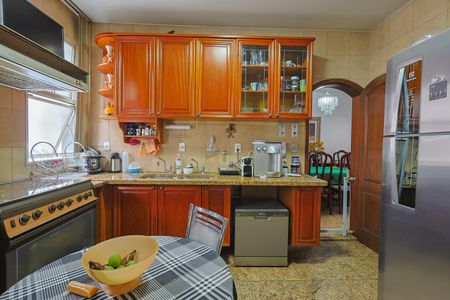 Cozinha de apartamento à venda com 4 quartos, 152m² em Lourdes, Belo Horizonte