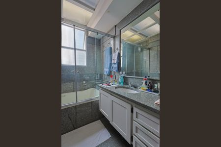 Apartamento à venda com 152m², 4 quartos e 2 vagasBanheiro da Suíte