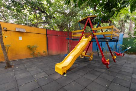 Apartamento à venda com 96m², 2 quartos e 2 vagasÁrea comum - Playground