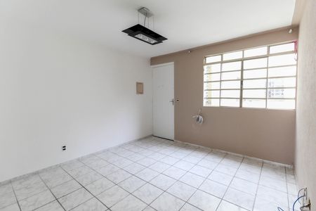 Sala de apartamento para alugar com 2 quartos, 45m² em Conjunto Residencial José Bonifácio, São Paulo