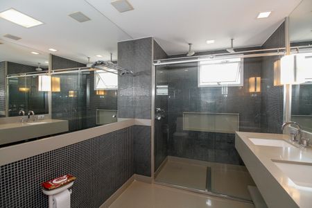 Apartamento à venda com 150m², 2 quartos e 3 vagas Apartamento à venda com 150m², 2 quartos e 3 vagasBanheiro da Suíte 2