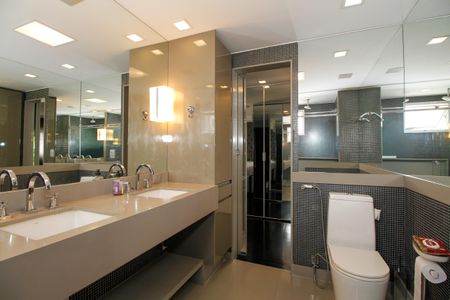 Apartamento à venda com 150m², 2 quartos e 3 vagas Apartamento à venda com 150m², 2 quartos e 3 vagasBanheiro da Suíte 2