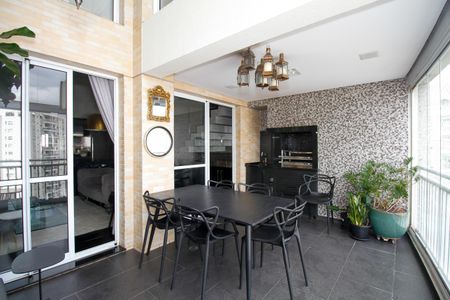 Apartamento à venda com 150m², 2 quartos e 3 vagas Apartamento à venda com 150m², 2 quartos e 3 vagasVaranda