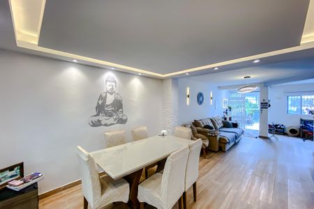 Casa à venda com 188m², 3 quartos e 2 vagasSala