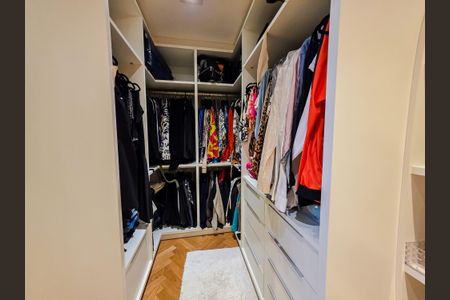 Apartamento para alugar com 122m², 2 quartos e 4 vagas Apartamento para alugar com 122m², 2 quartos e 4 vagasCloset