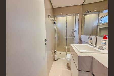 Apartamento para alugar com 122m², 2 quartos e 4 vagas Apartamento para alugar com 122m², 2 quartos e 4 vagasBanheiro da Suíte 1