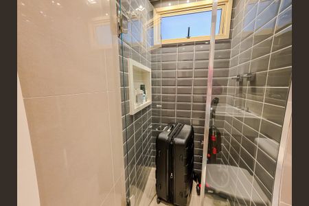 Apartamento para alugar com 122m², 2 quartos e 4 vagas Apartamento para alugar com 122m², 2 quartos e 4 vagasBanheiro do Closet