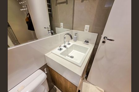 Apartamento para alugar com 122m², 2 quartos e 4 vagas Apartamento para alugar com 122m², 2 quartos e 4 vagasBanheiro do Closet