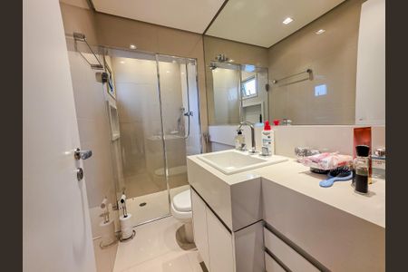 Apartamento para alugar com 122m², 2 quartos e 4 vagas Apartamento para alugar com 122m², 2 quartos e 4 vagasBanheiro da Suíte 1