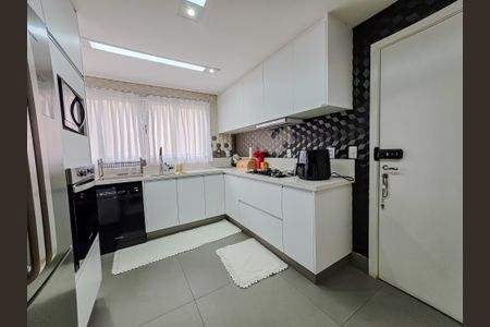 Apartamento para alugar com 122m², 2 quartos e 4 vagas Apartamento para alugar com 122m², 2 quartos e 4 vagasCozinha