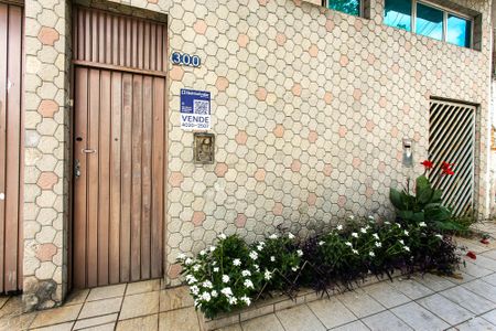 Casa à venda com 350m², 4 quartos e 8 vagasFachada