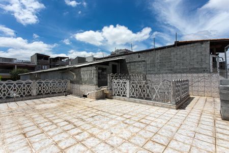 Casa à venda com 350m², 4 quartos e 8 vagasVaranda 2