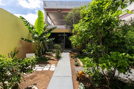 Casa à venda com 350m², 4 quartos e 8 vagasQuintal / Jardim