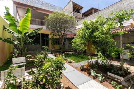 Casa à venda com 350m², 4 quartos e 8 vagasQuintal / Jardim