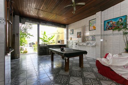 Casa à venda com 350m², 4 quartos e 8 vagasSalão de Festas